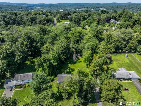 27 Powder Horn Hill Brookfield CT 06804