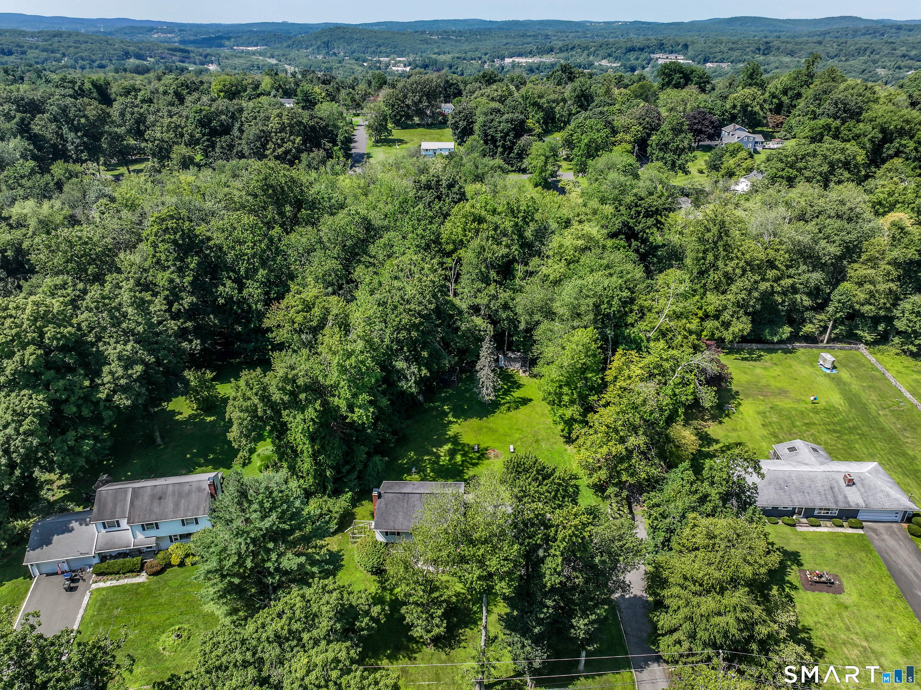 27 Powder Horn Hill Brookfield CT 06804