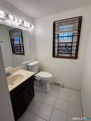 33 Thomas Street Windsor Locks CT 06096