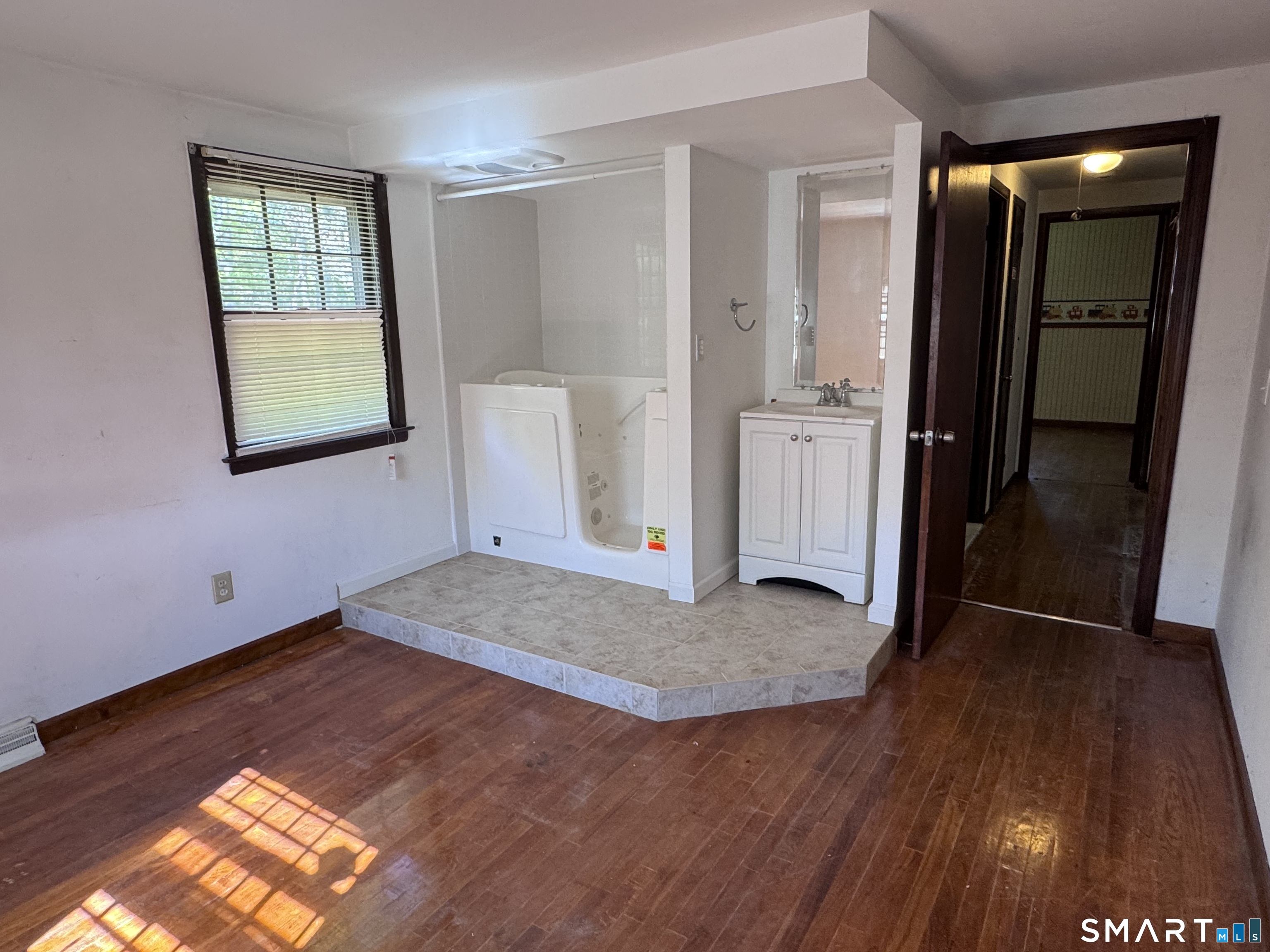33 Thomas Street Windsor Locks CT 06096