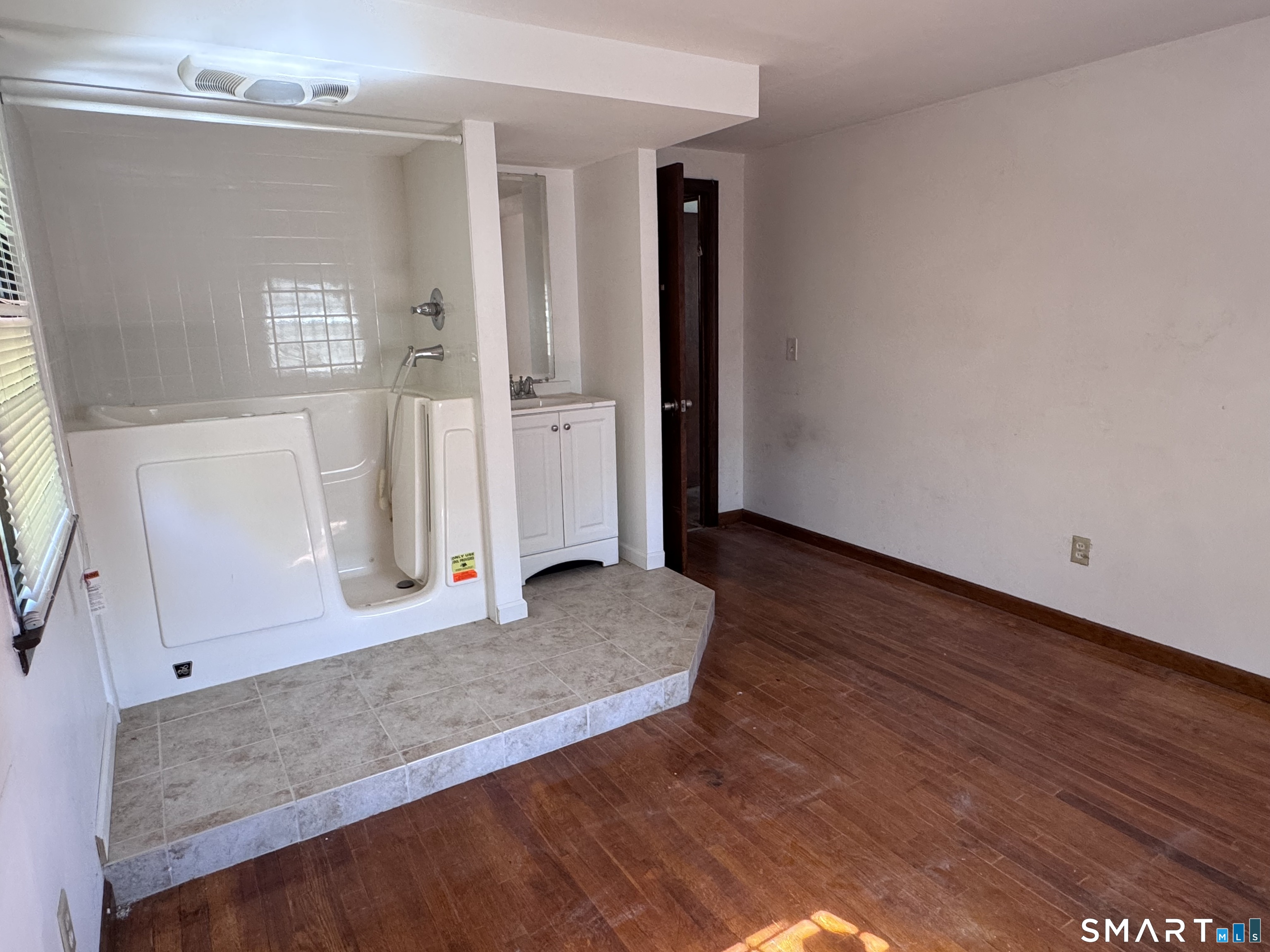 33 Thomas Street Windsor Locks CT 06096