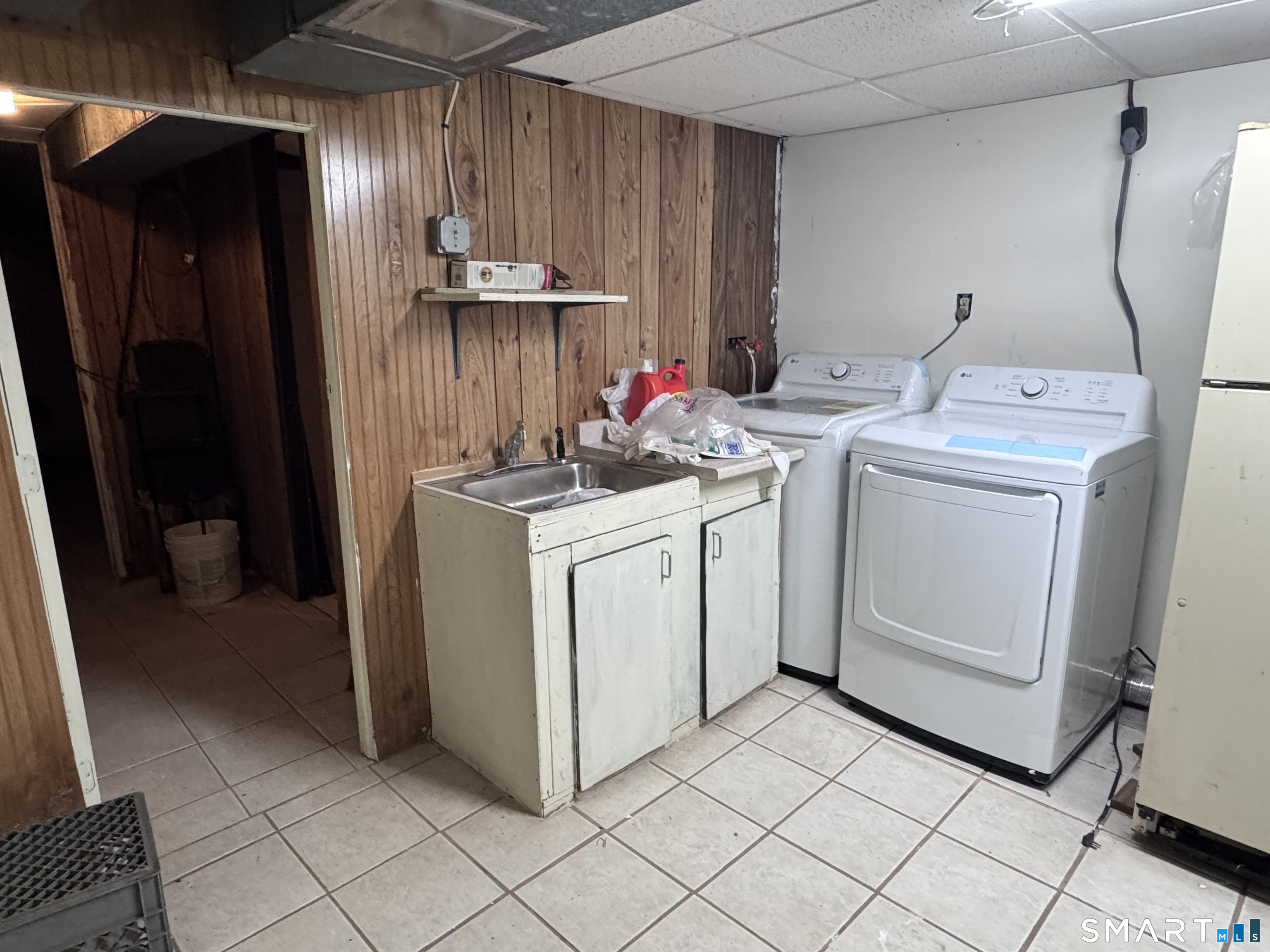33 Thomas Street Windsor Locks CT 06096