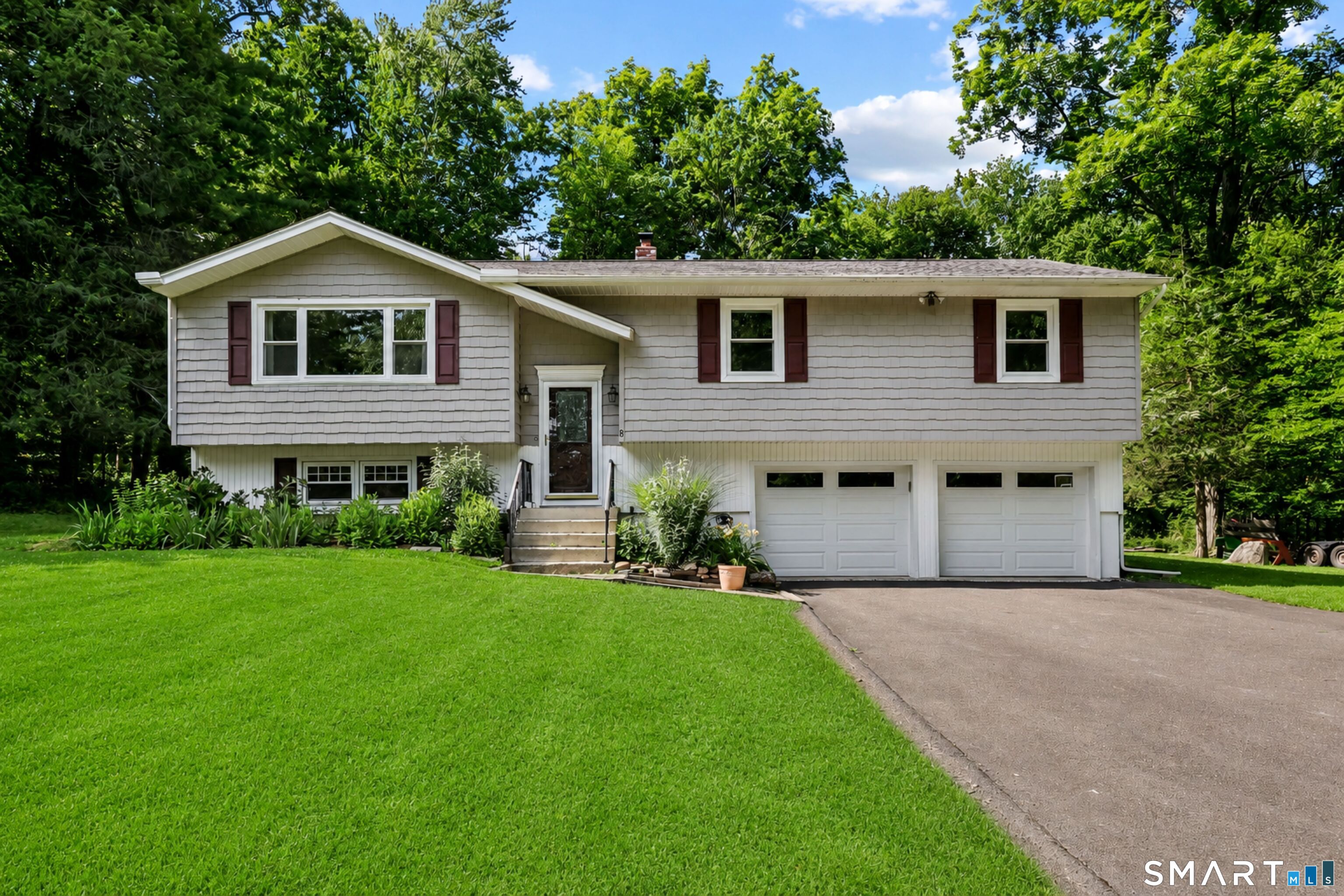 8 Fleetwood Drive New Fairfield CT 06812
