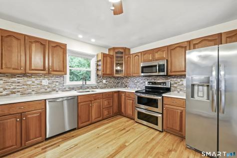 8 Fleetwood Drive New Fairfield CT 06812