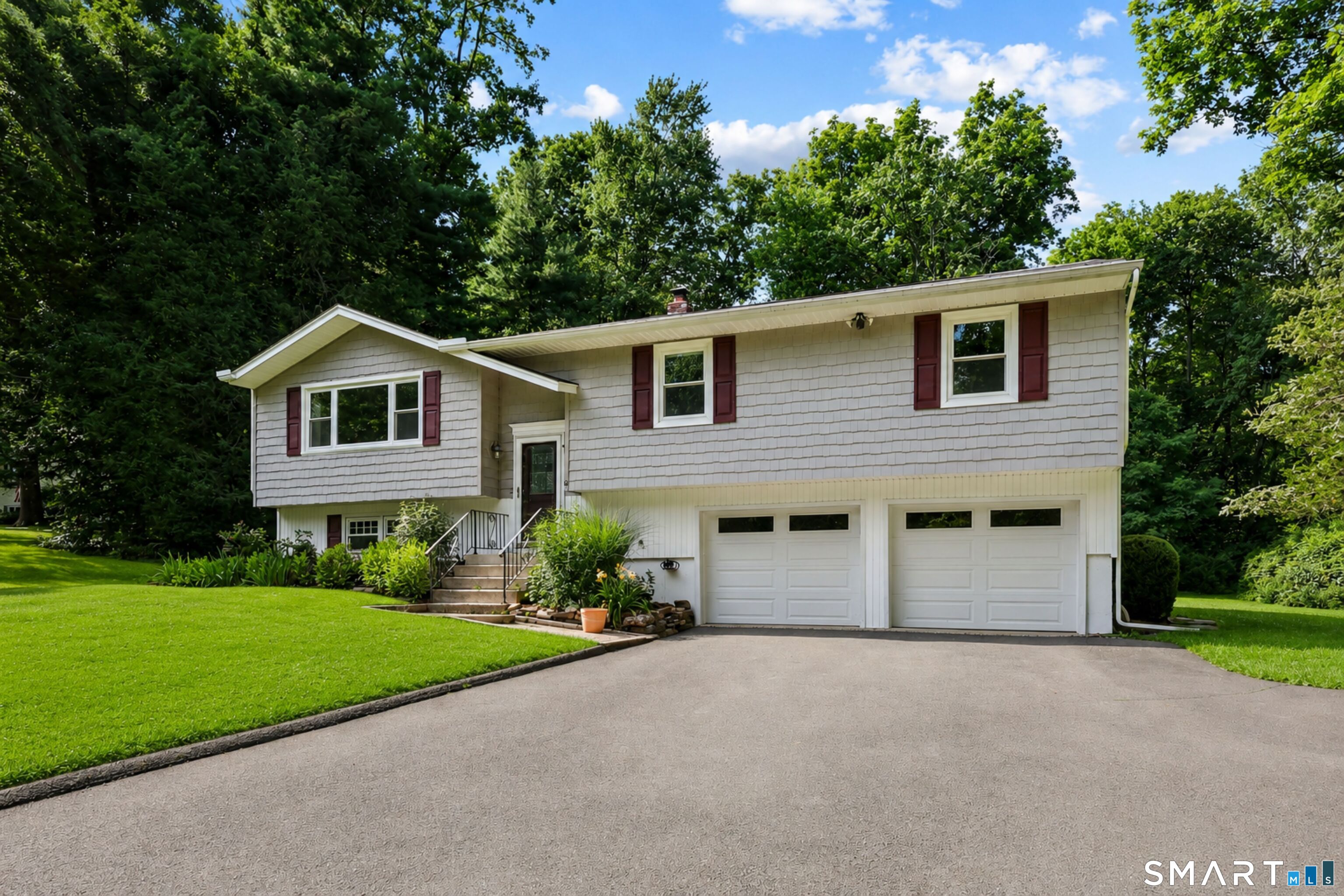 8 Fleetwood Drive New Fairfield CT 06812