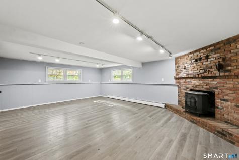 8 Fleetwood Drive New Fairfield CT 06812