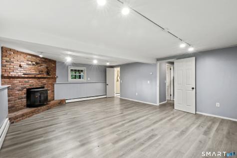 8 Fleetwood Drive New Fairfield CT 06812