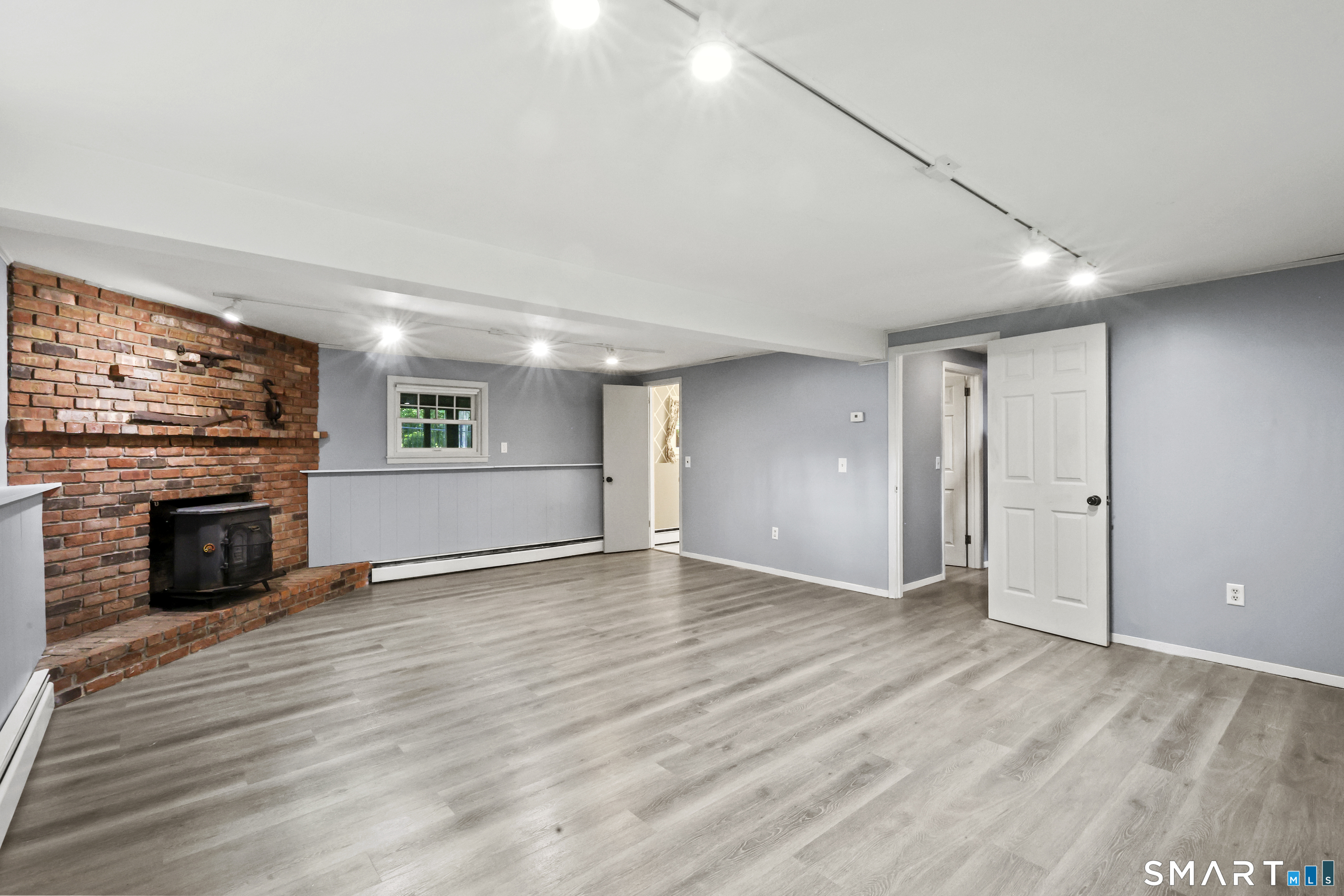 8 Fleetwood Drive New Fairfield CT 06812