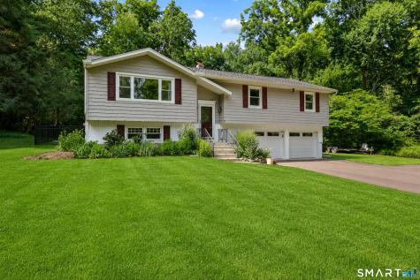 8 Fleetwood Drive New Fairfield CT 06812