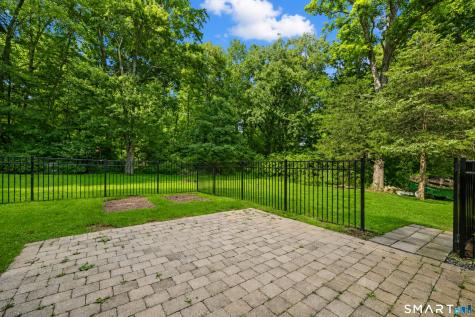8 Fleetwood Drive New Fairfield CT 06812