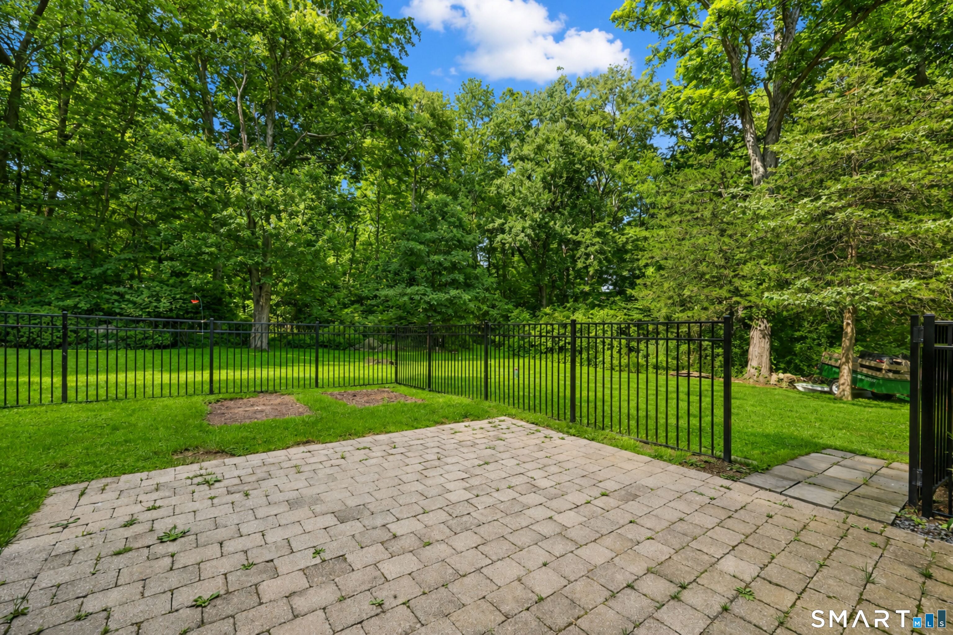 8 Fleetwood Drive New Fairfield CT 06812