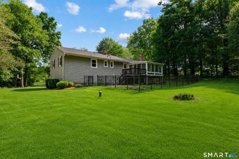 8 Fleetwood Drive New Fairfield CT 06812