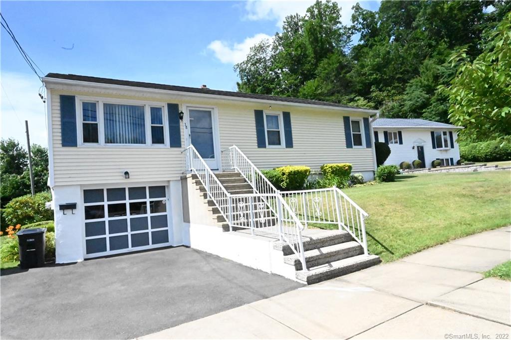 38 Laura Lane New Haven CT 06512