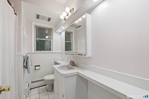 37 Colchester Avenue East Hampton CT 06424