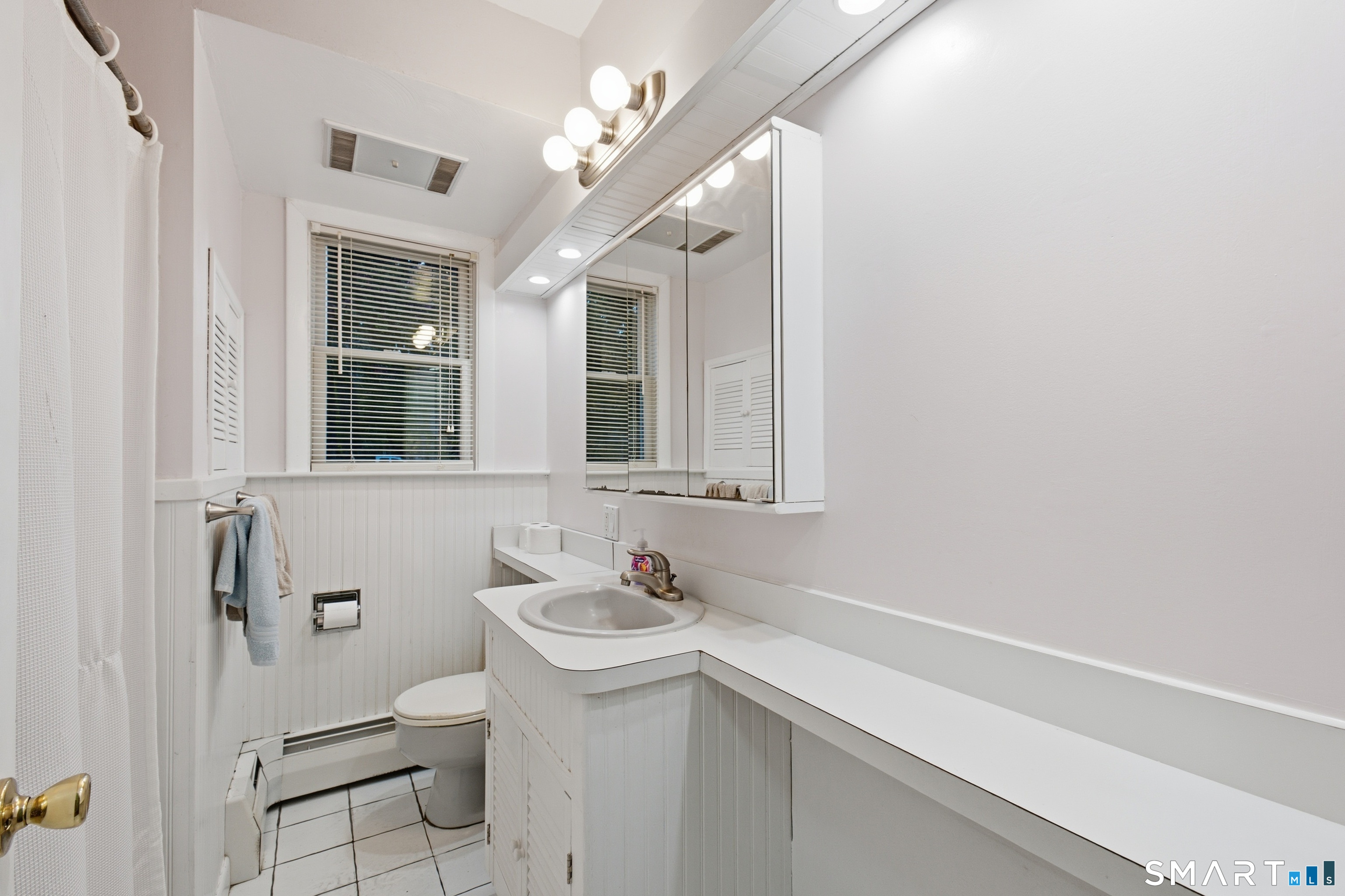 37 Colchester Avenue East Hampton CT 06424