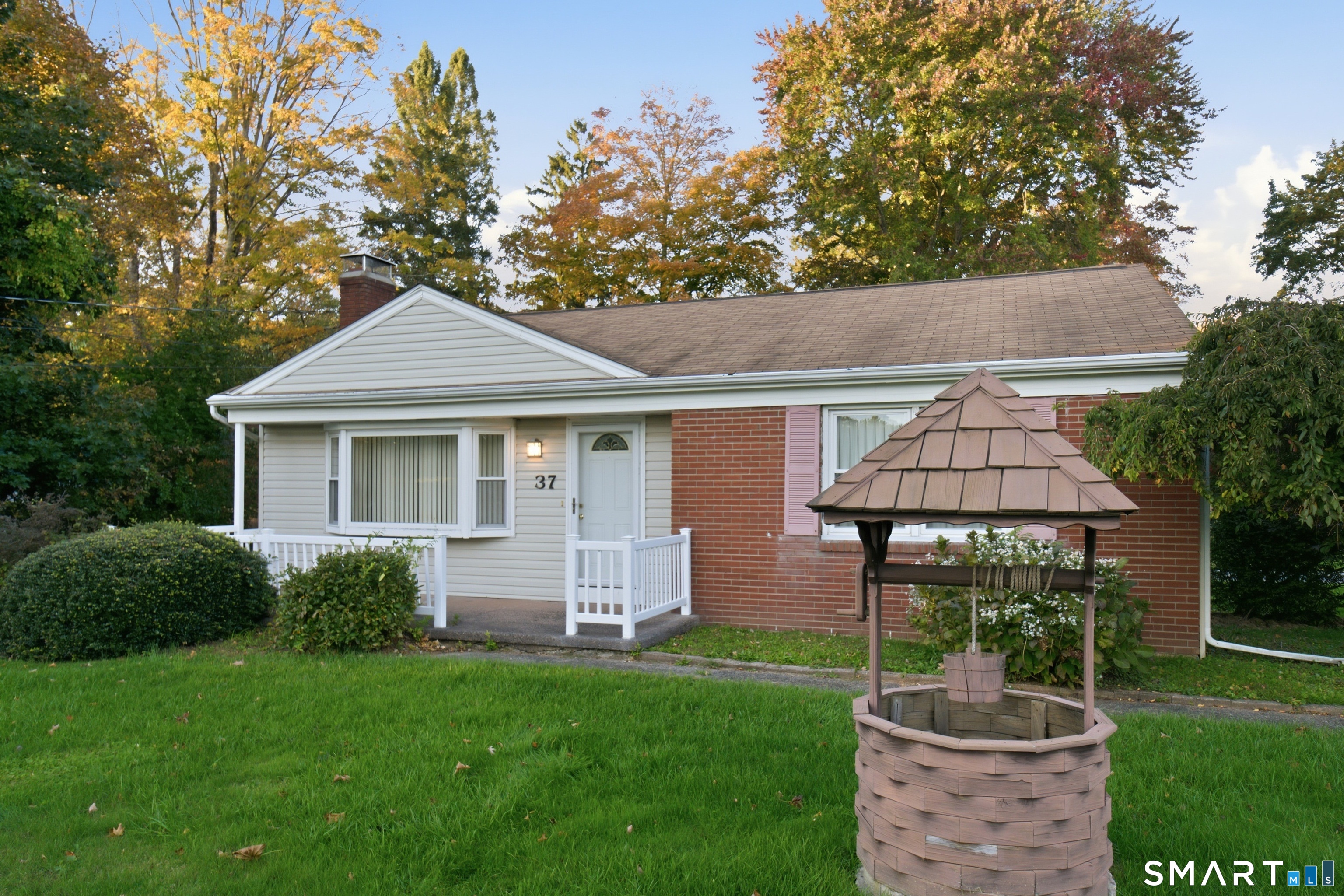 37 Colchester Avenue East Hampton CT 06424
