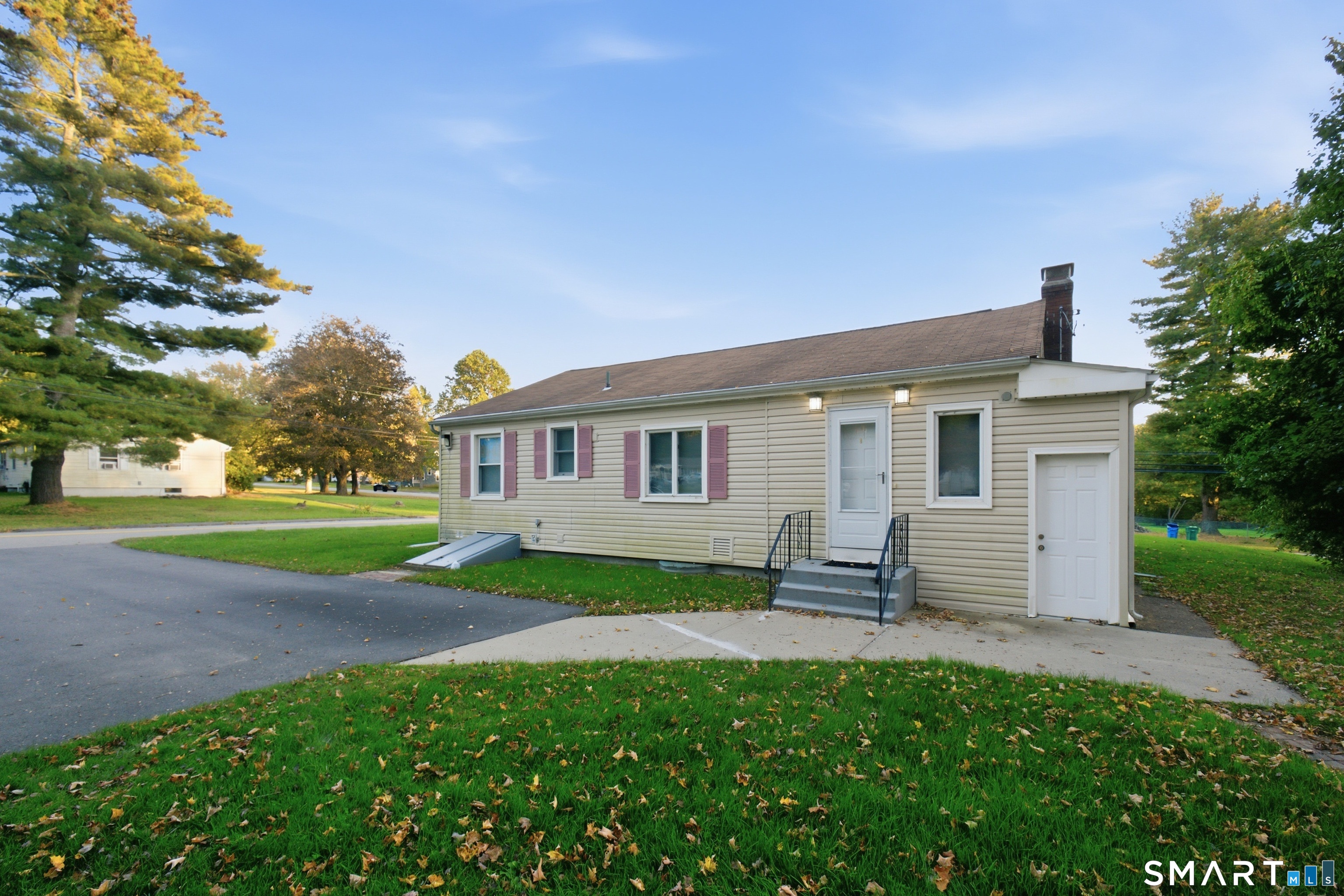 37 Colchester Avenue East Hampton CT 06424