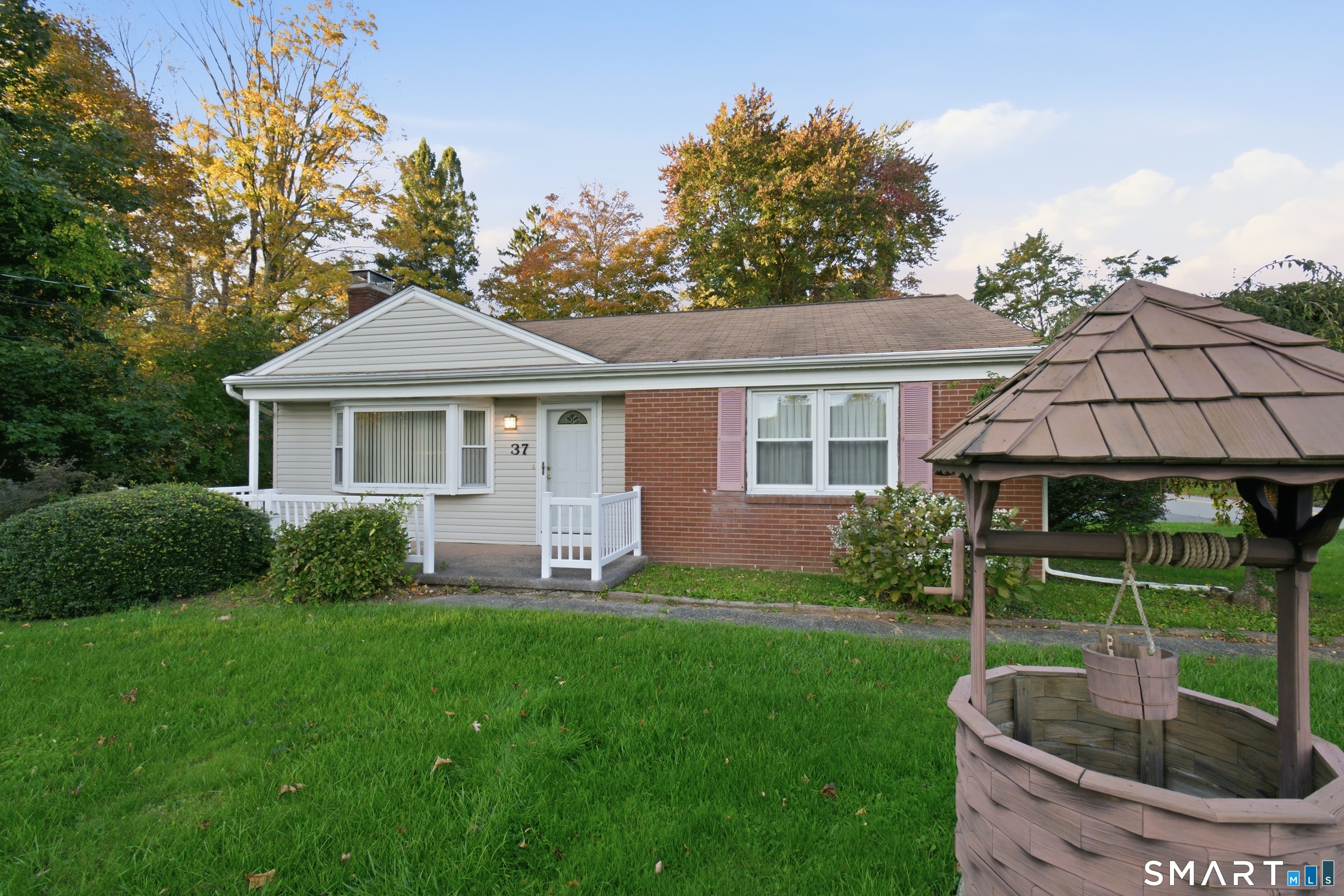 37 Colchester Avenue East Hampton CT 06424