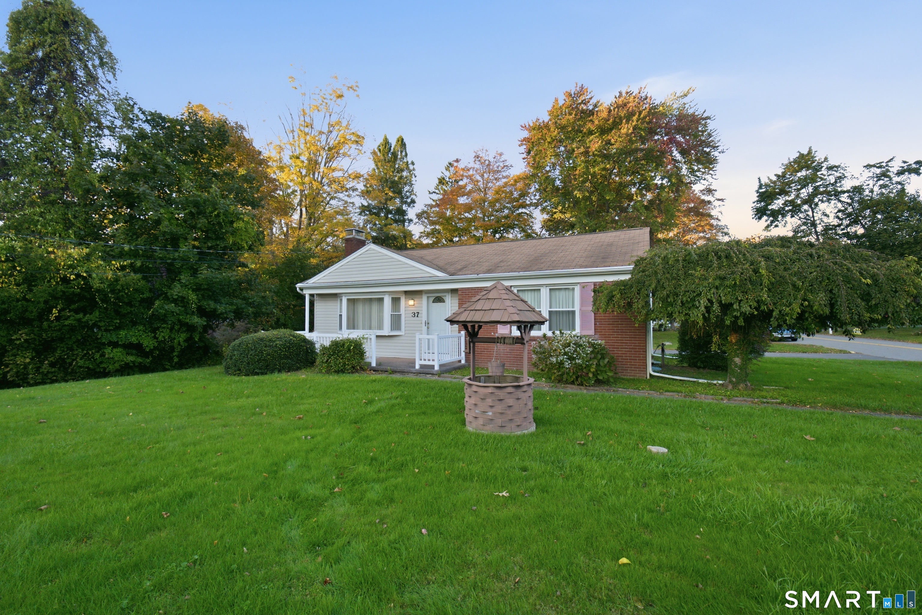 37 Colchester Avenue East Hampton CT 06424