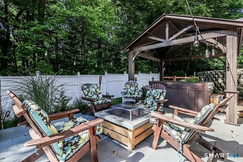 20 Bridle Path Trail Newtown CT 06470