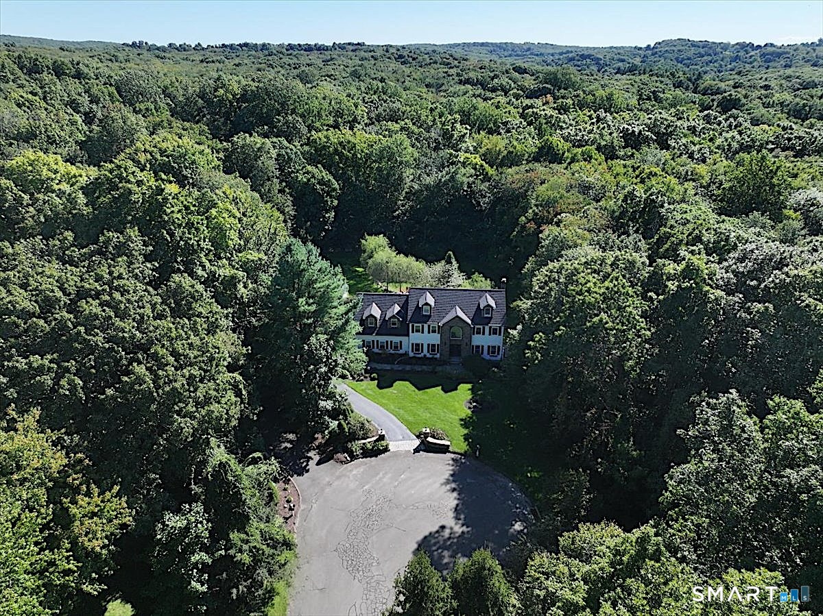 20 Bridle Path Trail Newtown CT 06470