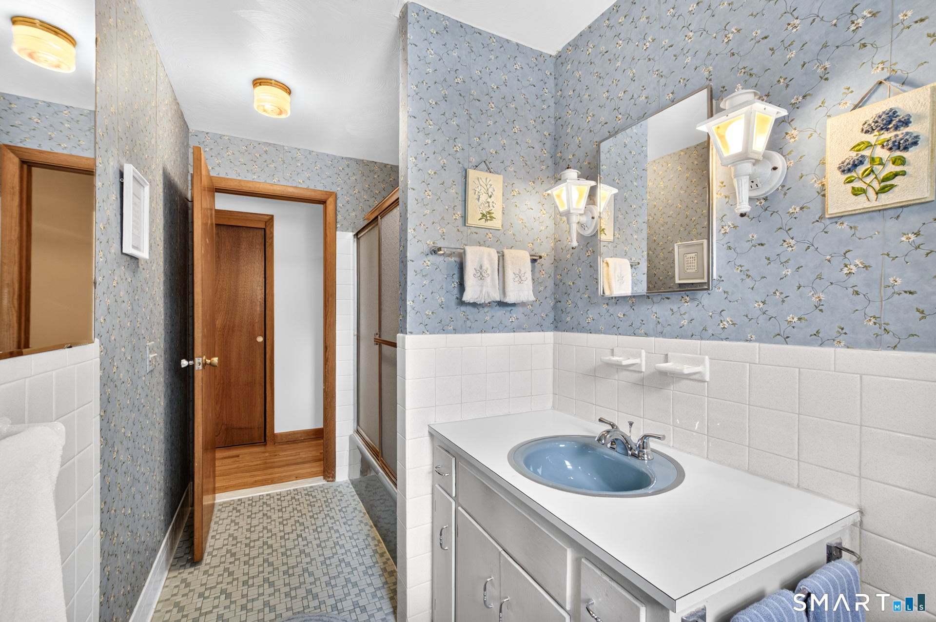 12 Syracuse Drive East Hartford CT 06108