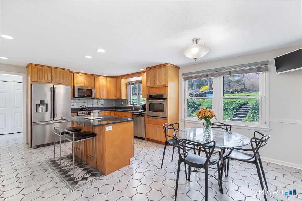 10 Edgehill Drive Woodbridge CT 06525