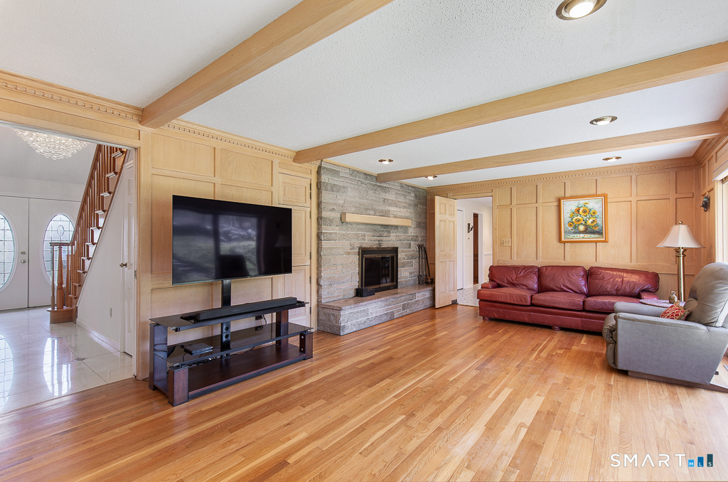 10 Edgehill Drive Woodbridge CT 06525