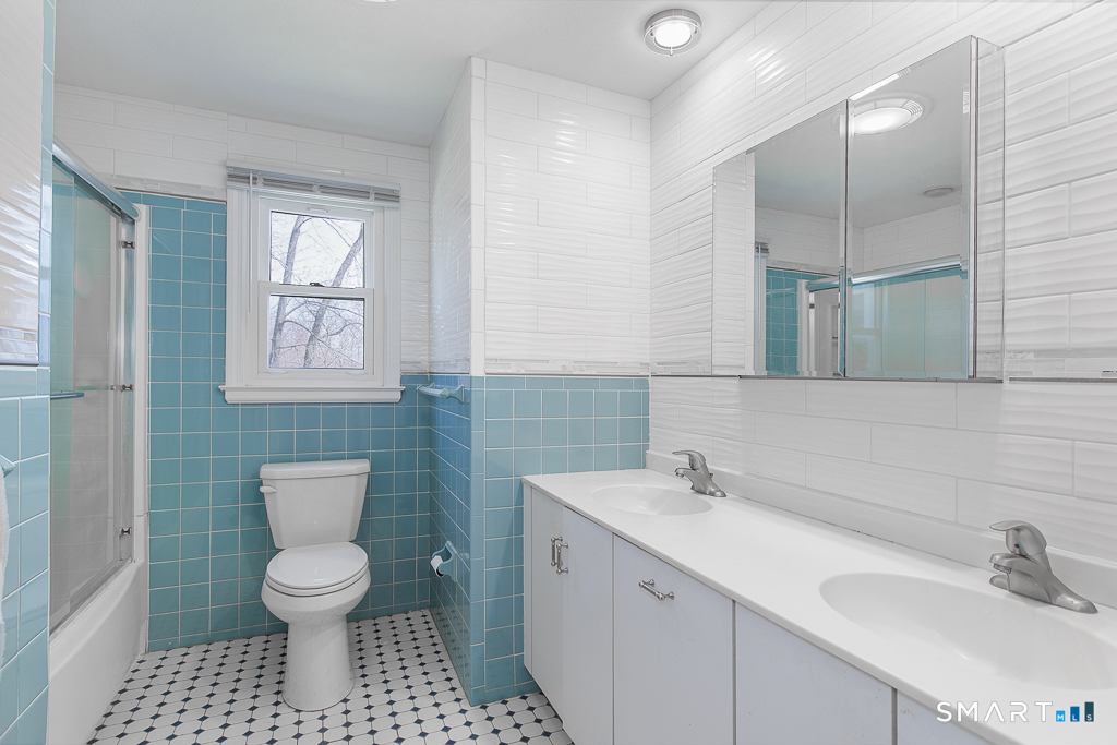 10 Edgehill Drive Woodbridge CT 06525