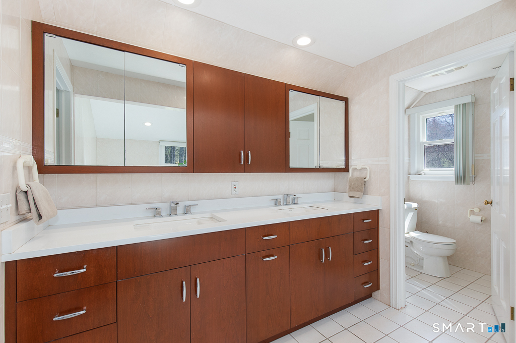 10 Edgehill Drive Woodbridge CT 06525