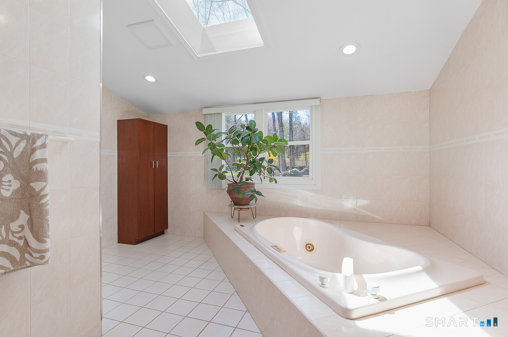 10 Edgehill Drive Woodbridge CT 06525