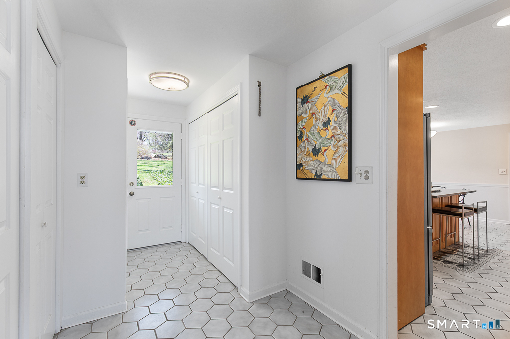 10 Edgehill Drive Woodbridge CT 06525