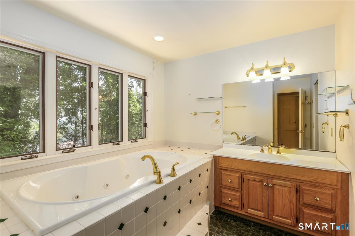 20 Dick Finn Road New Fairfield CT 06812