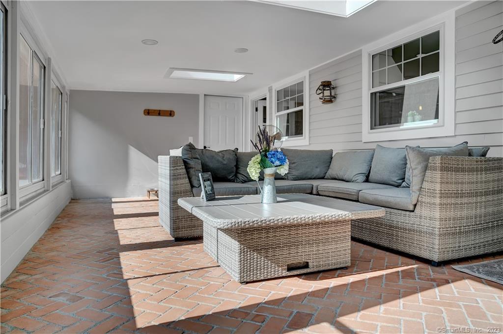 2222 Ridge Road North Haven CT 06473