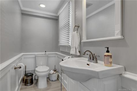 2222 Ridge Road North Haven CT 06473