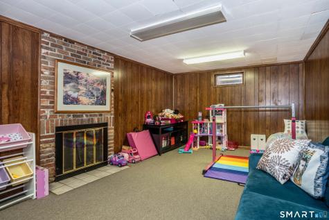 3 Braintree Drive West Hartford CT 06117