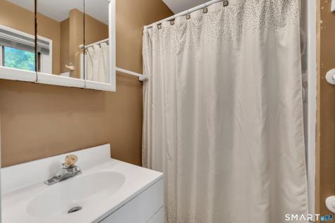 124 Hunt Lane East Haven CT 06512