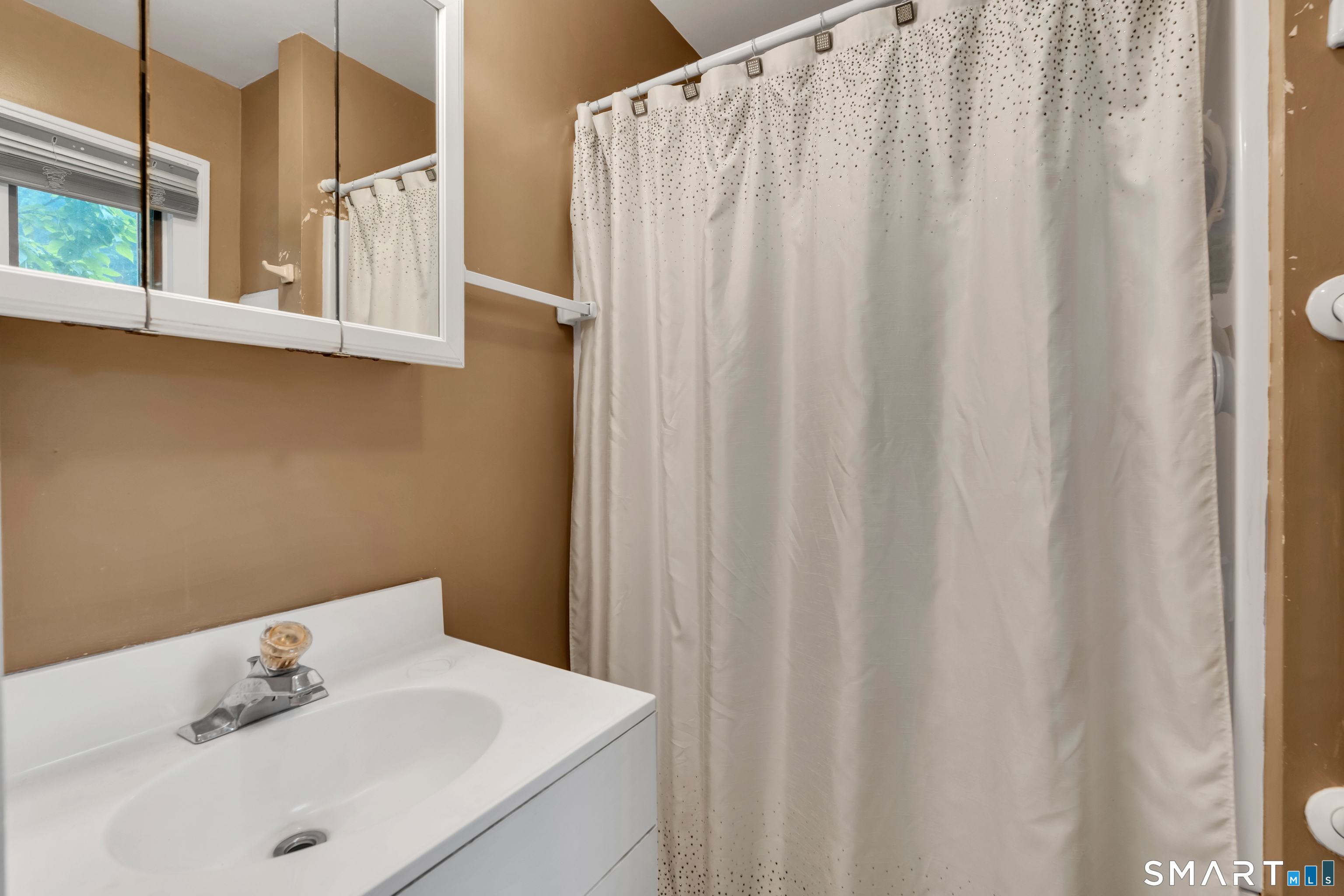 124 Hunt Lane East Haven CT 06512