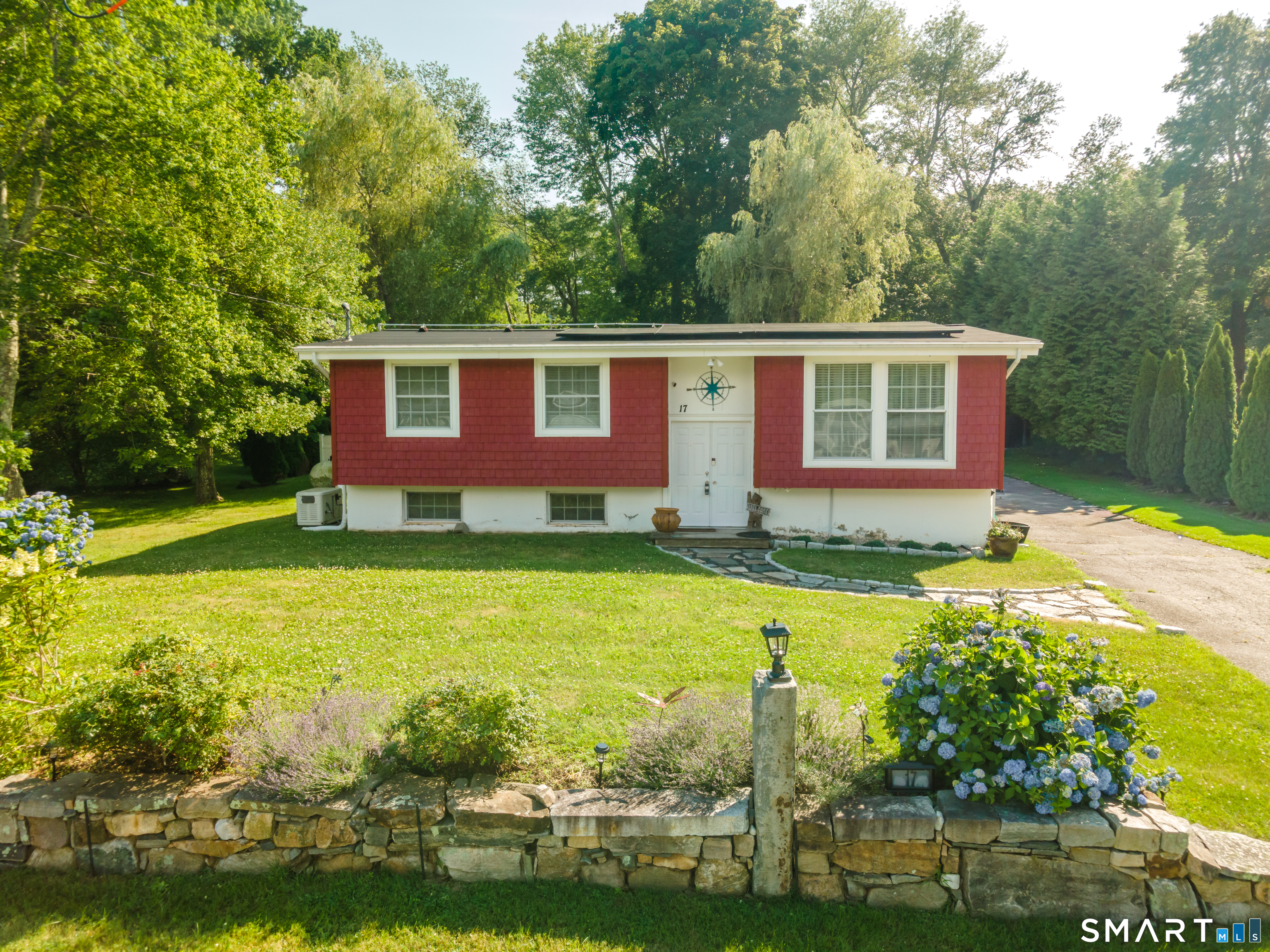 17 Meeting House Lane Ledyard CT 06339
