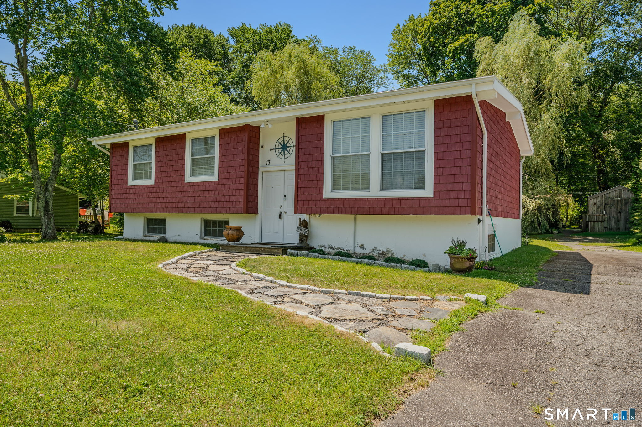 17 Meeting House Lane Ledyard CT 06339