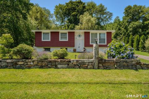 17 Meeting House Lane Ledyard CT 06339