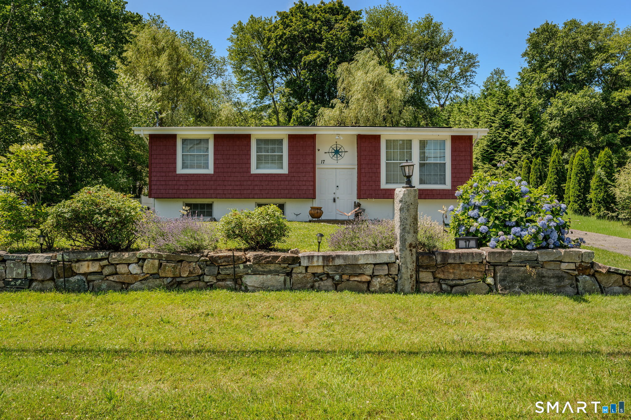 17 Meeting House Lane Ledyard CT 06339