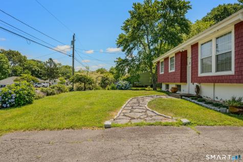 17 Meeting House Lane Ledyard CT 06339
