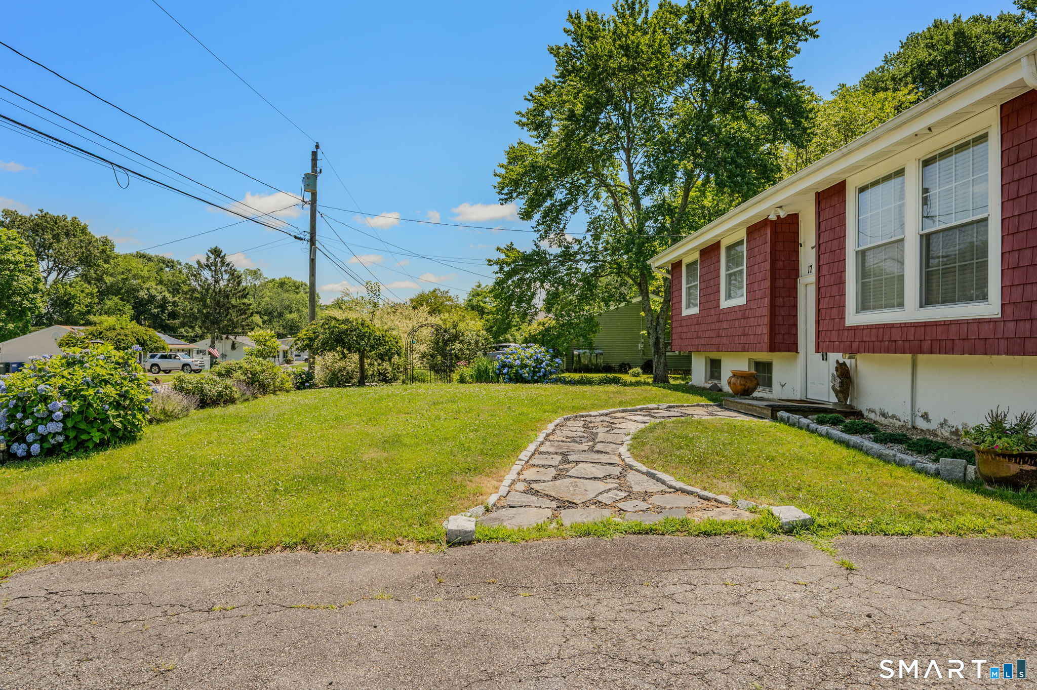 17 Meeting House Lane Ledyard CT 06339