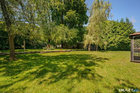 17 Meeting House Lane Ledyard CT 06339