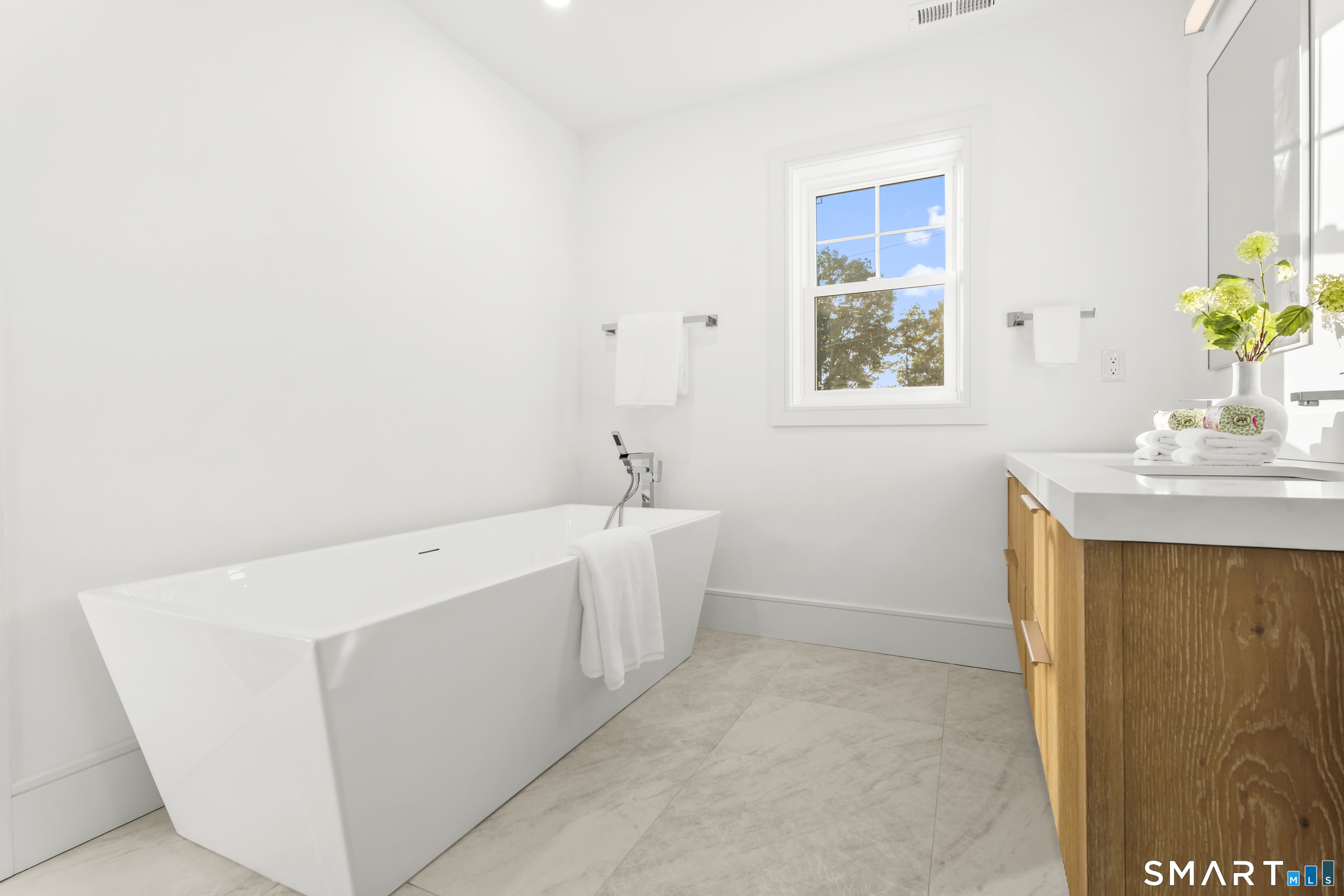 28 Country Road Fairfield CT 06824