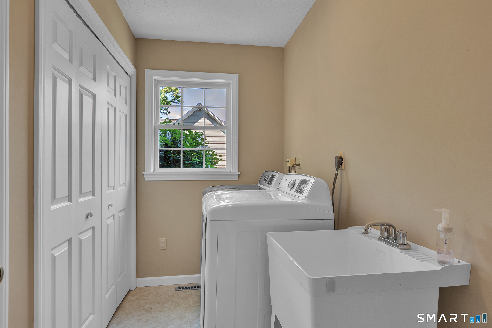 14 Ryan Drive Ellington CT 06029