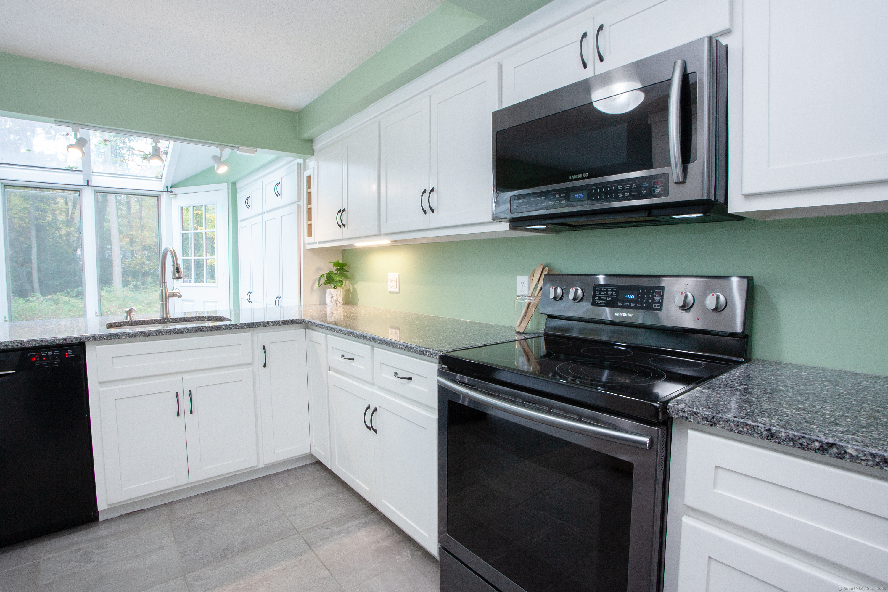 19 Glenbrook Drive Simsbury CT 06092