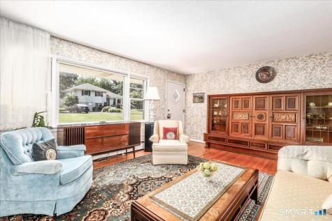 9 Manning Street New Fairfield CT 06812