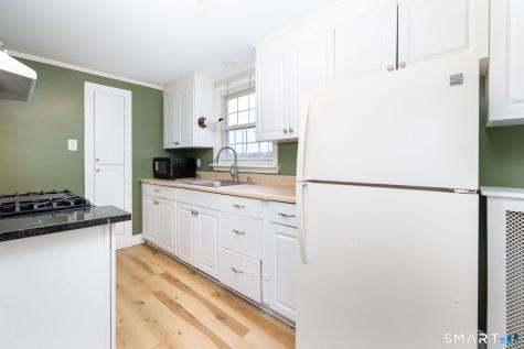 8 Georgiana Street New London CT 06320